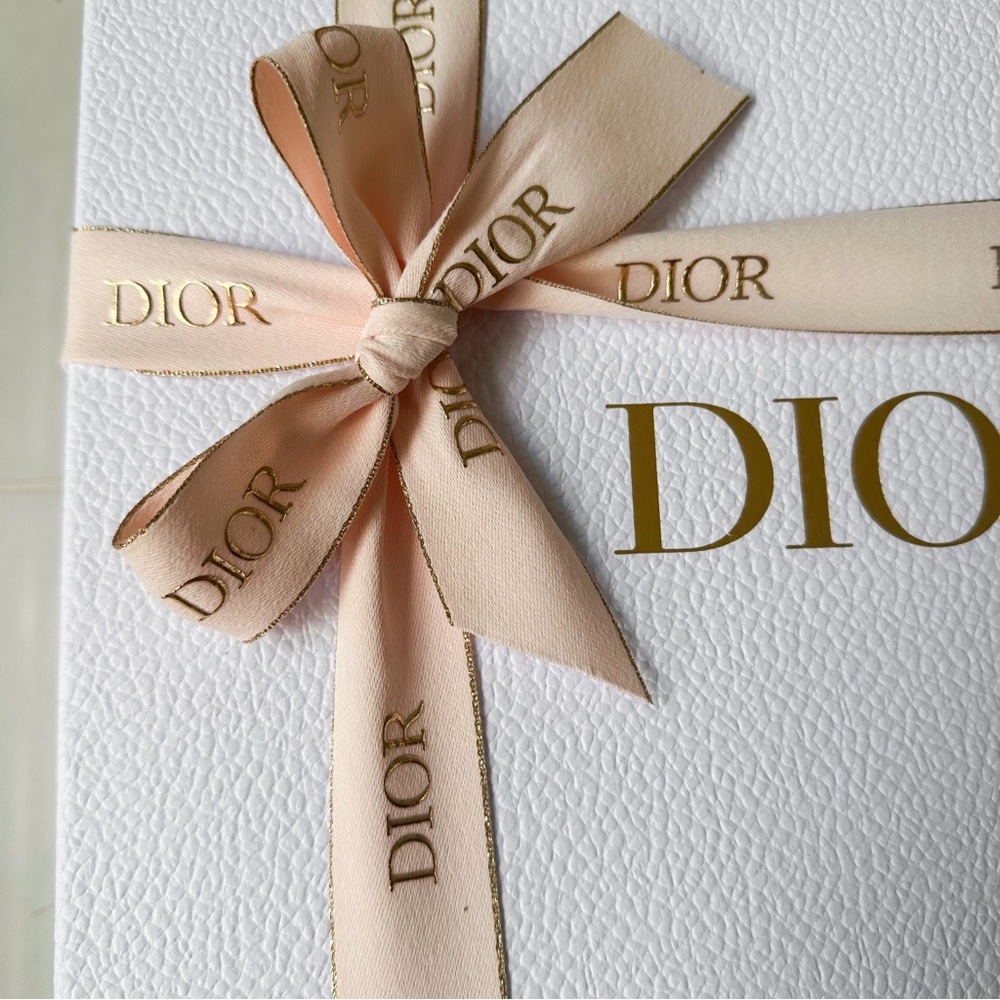 Dior gift box with pink Dior ribbon - Picture 2 of 6